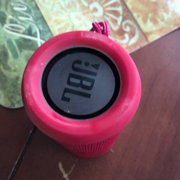 JBL Bluetooth speaker - Picture 3 of 3